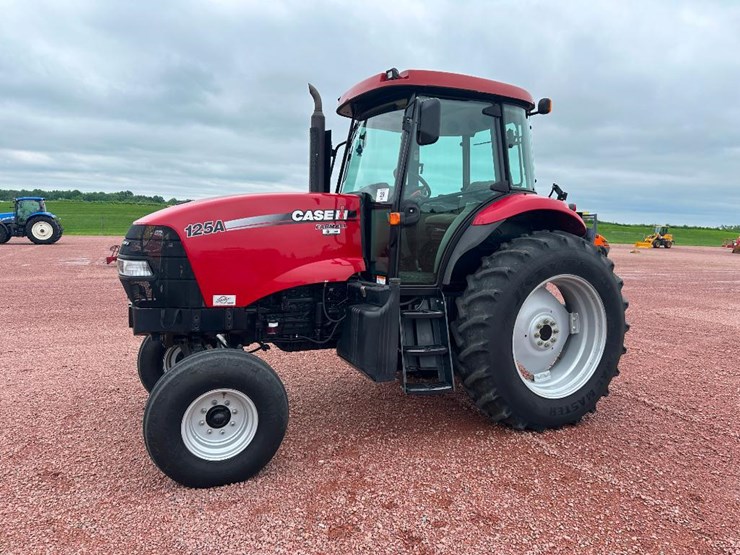 2015-case-ih-farmall-125a-image-58