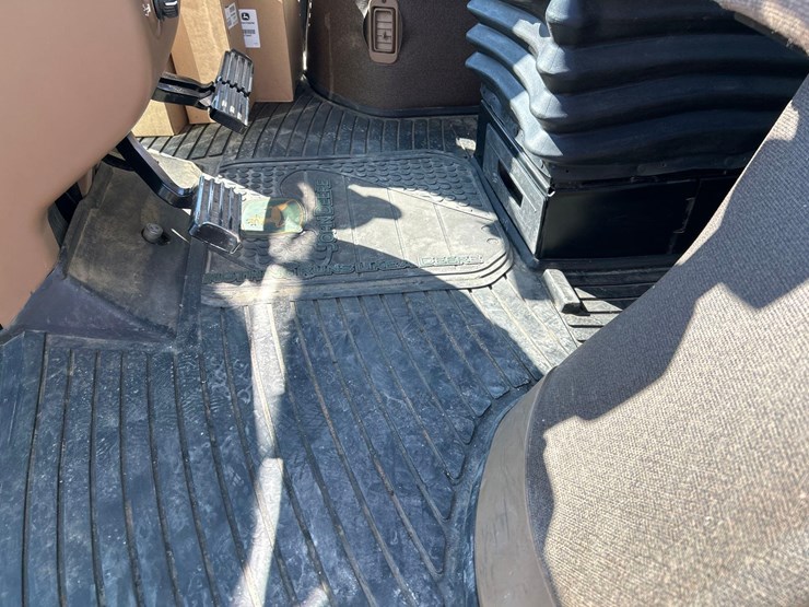 2005-john-deere-8220-image-22