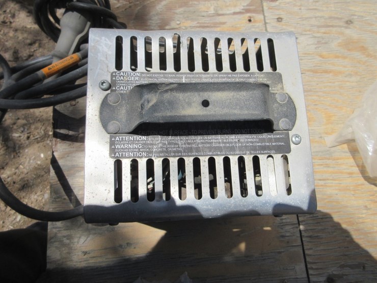 club-car-power-drive-3-electric-cart-charger-image-15