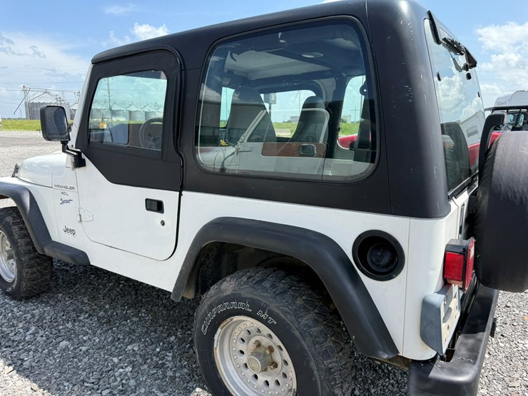 1997-jeep-wrangler-image-10