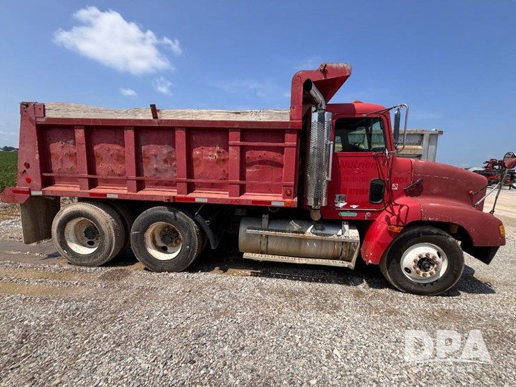 1997-freightliner-fld112-image-5