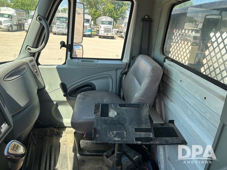 2005-international-durastar-4300-image-39