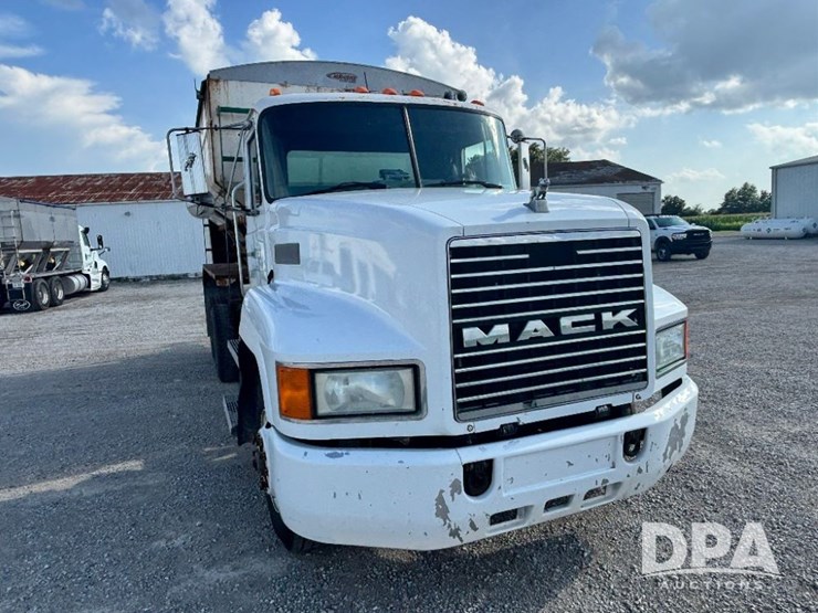 1995-mack-ch613-image-4
