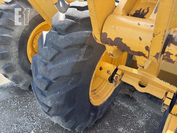 2000-deere-1812c-image-9