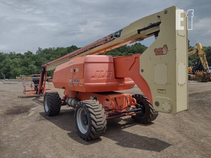 2015-jlg-740aj-image-29