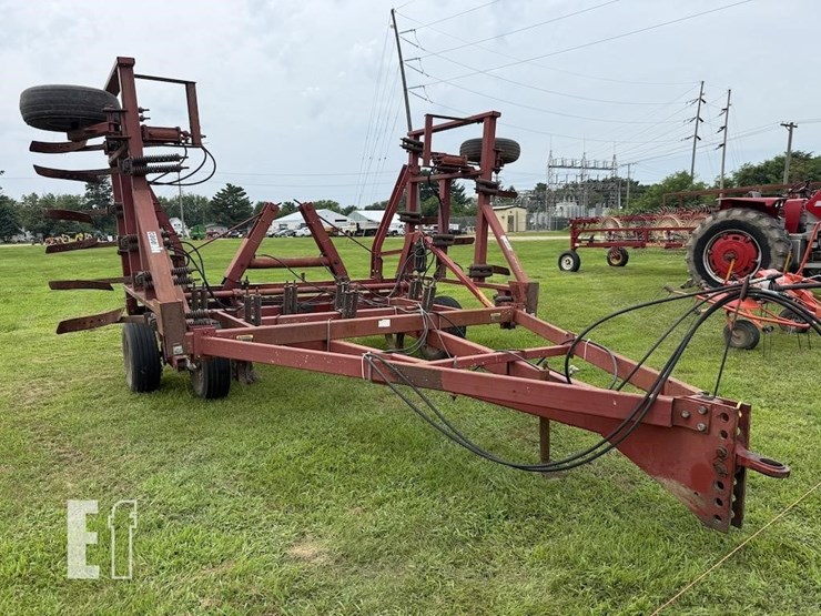 case-ih-5600-image-1