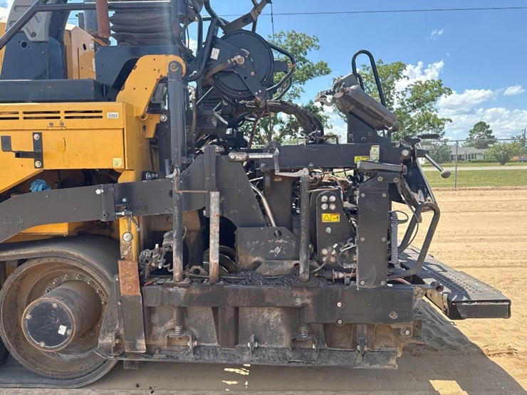 2015-caterpillar-ap-1055f-image-18