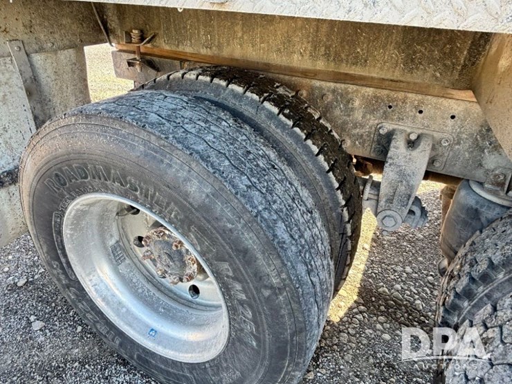 1987-peterbilt-377-image-37