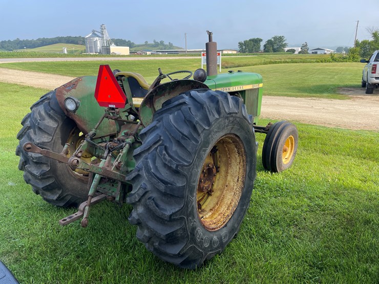 john-deere-2440-image-3