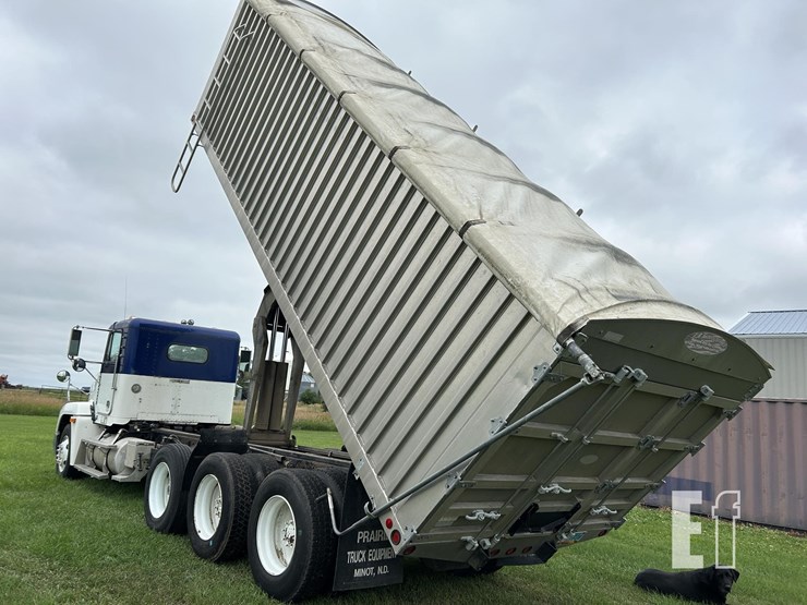 2001-freightliner-fld120-image-77