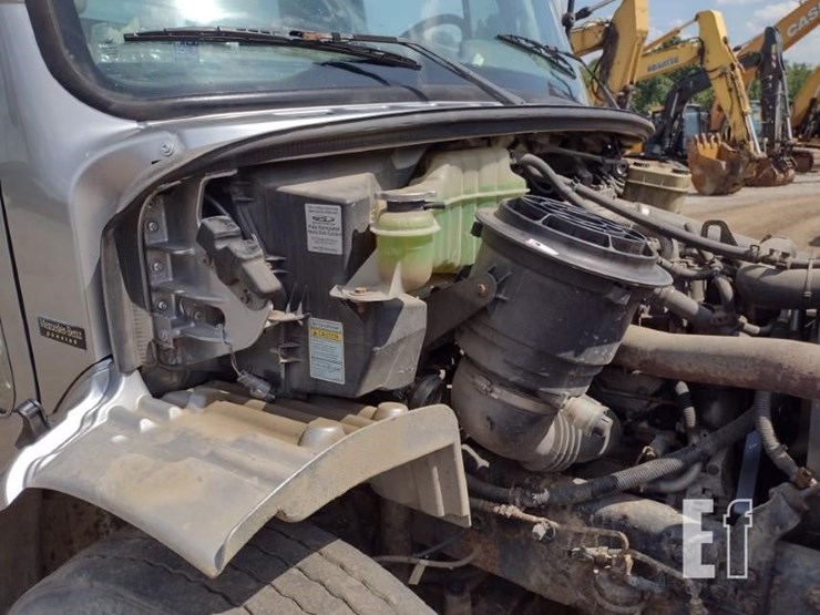 2006-freightliner-business-class-m2-106-image-21