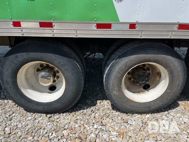 1999-peterbilt-385-image-55