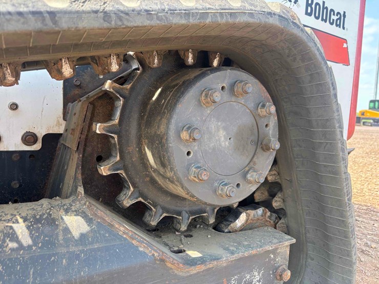 2017-bobcat-t750-image-38