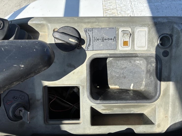 2016-bobcat-e32-image-17