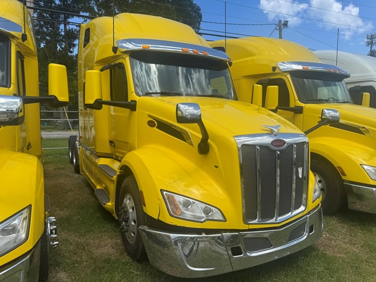 2023-peterbilt-579-image-2