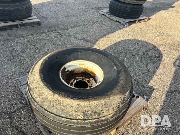 implement-tire-(dr11903)-image-2