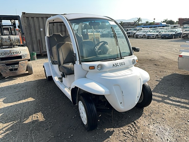 lot#-310-gem-golf-cart-image-1