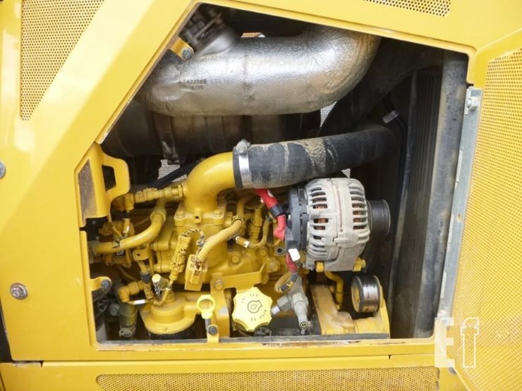 2021-deere-650k-lgp-image-43