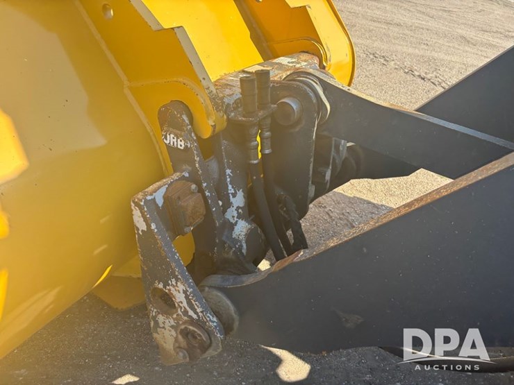 2015-deere-624k-image-38