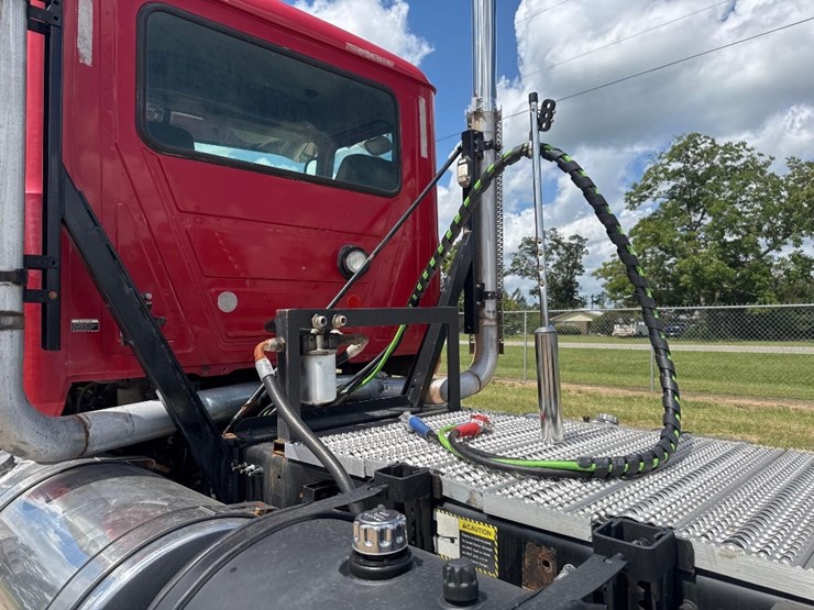 2012-mack-ch613-image-17