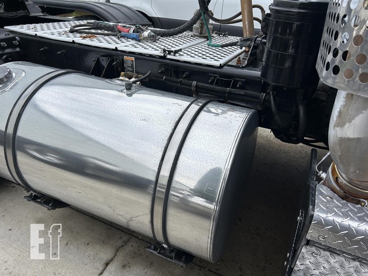 2020-kenworth-t800-image-31