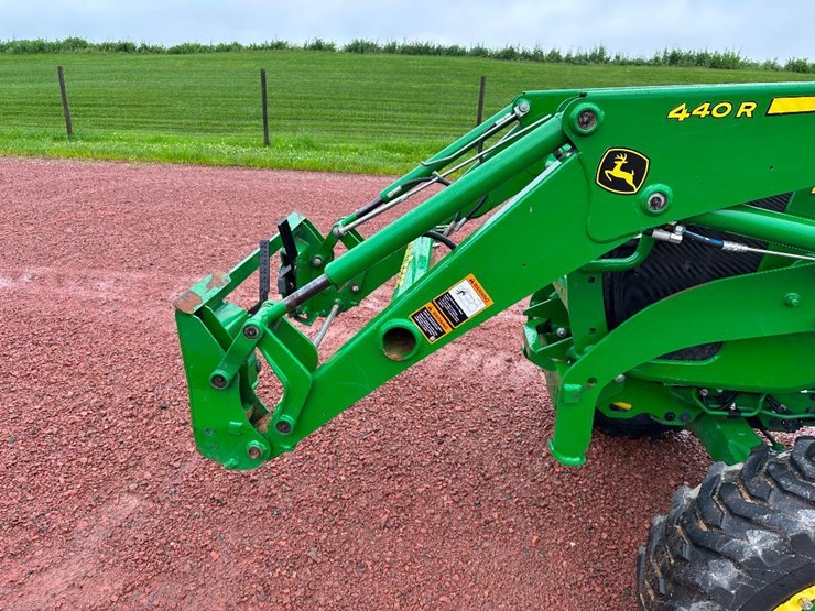 2018-john-deere-4052r-image-25