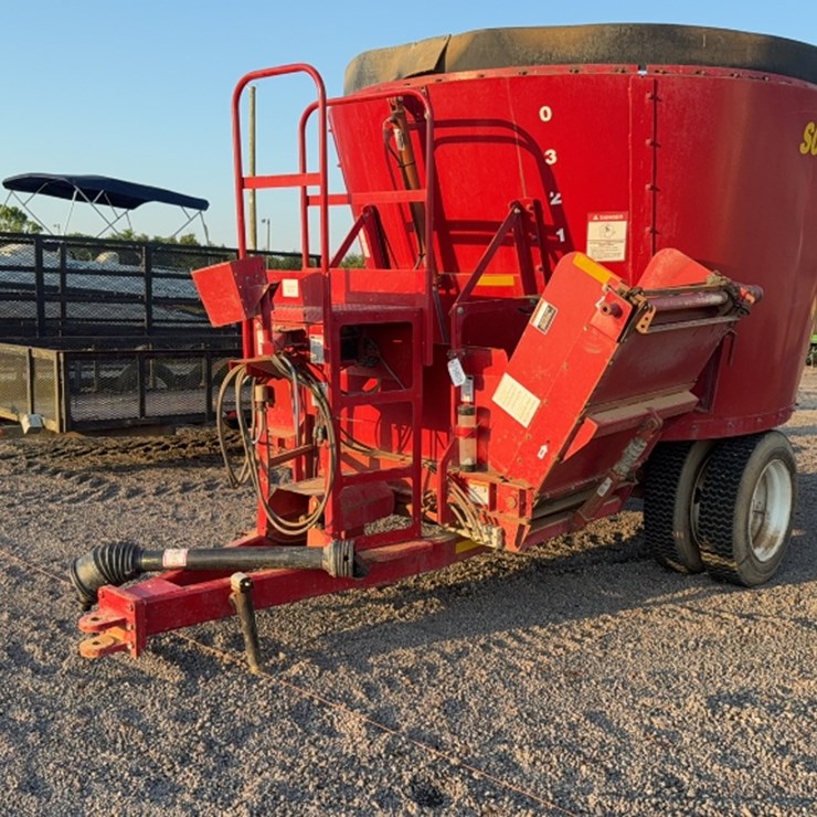 #3033 • SCHULER 5020 TUB GRINDER / MIXER WAGON