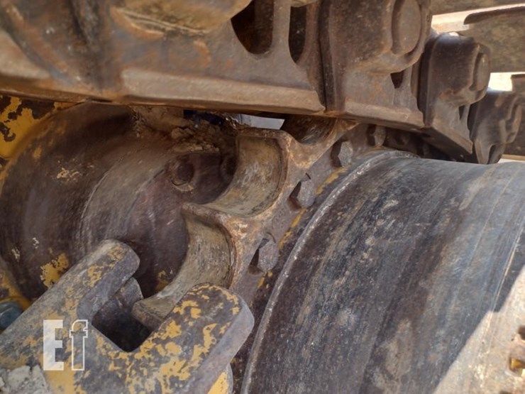 2011-deere-850k-image-22