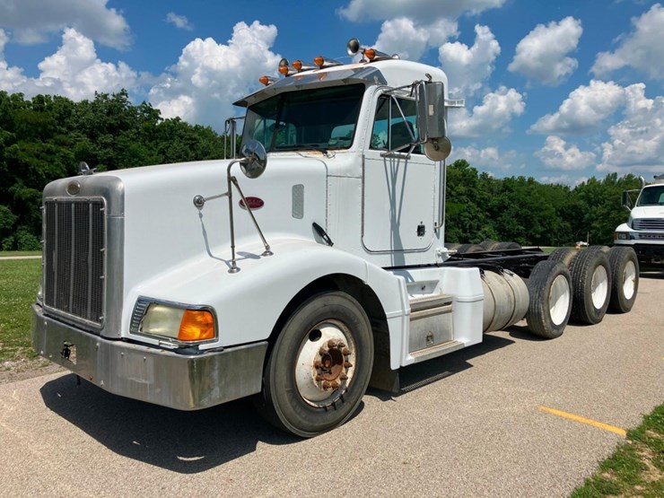1999-peterbilt-377-image-1