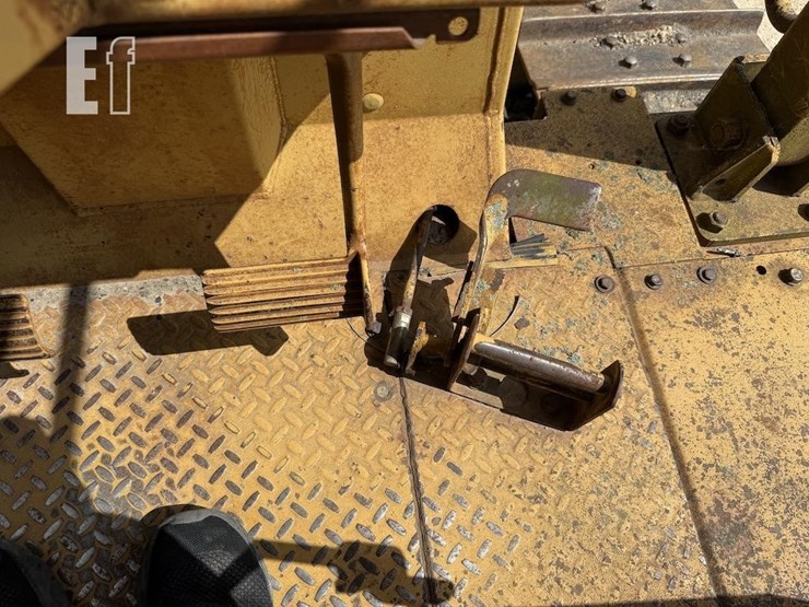 caterpillar-d6d-image-16