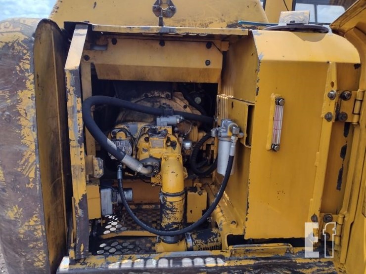 1992-deere-490e-image-41