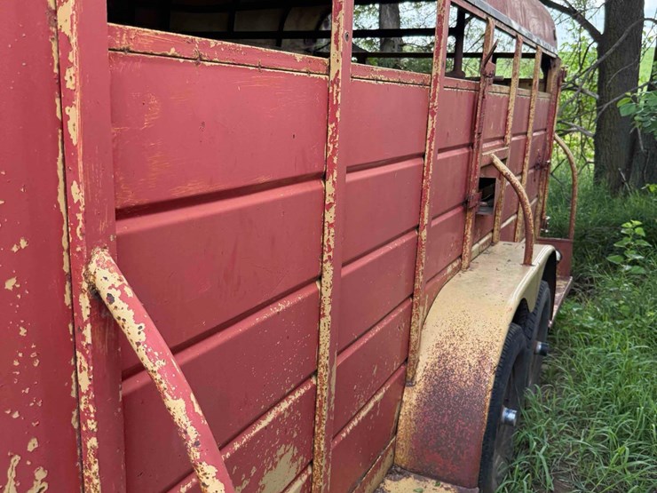6ft-x-17ft-bumper-hitch-livestock-trailer-image-3