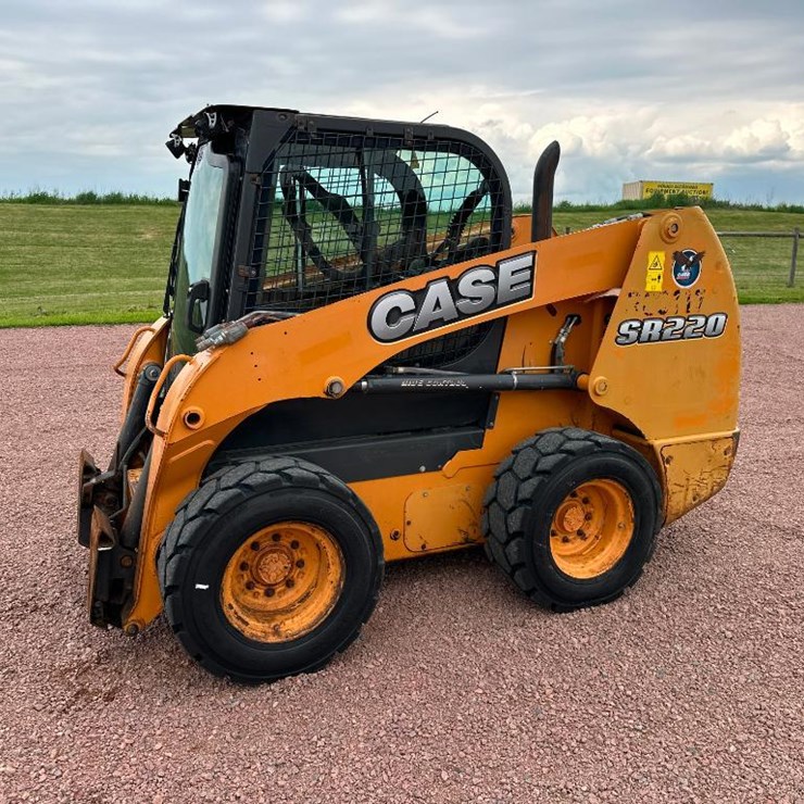 2012 CASE SR220