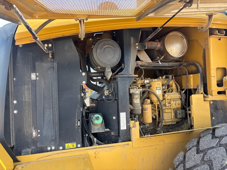 2012-caterpillar-930-image-21