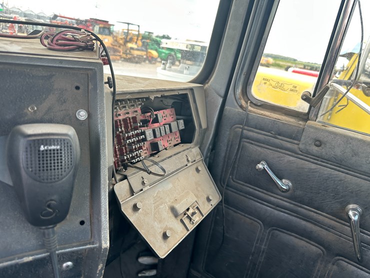 1999-mack-rd688s-image-75