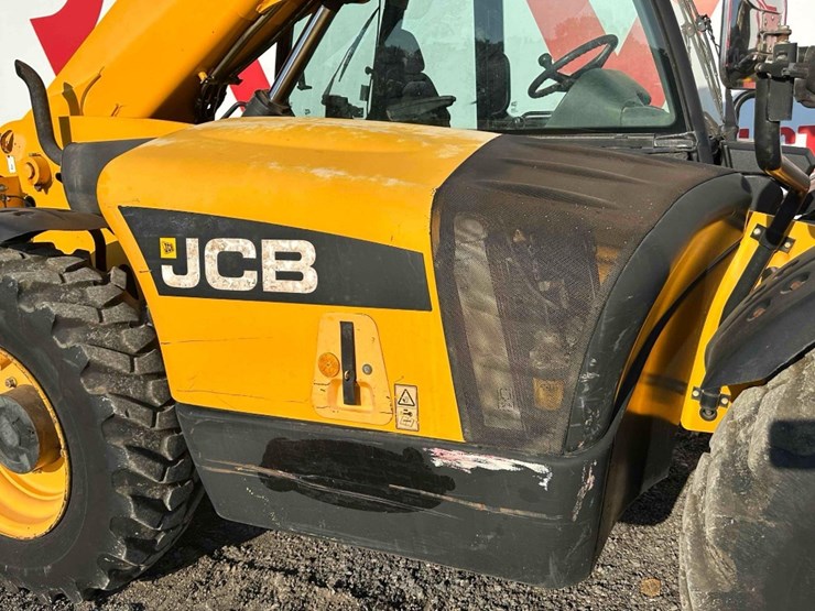 2011-jcb-541-70-image-11