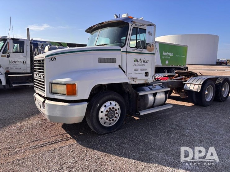 1999-mack-ch613-image-15