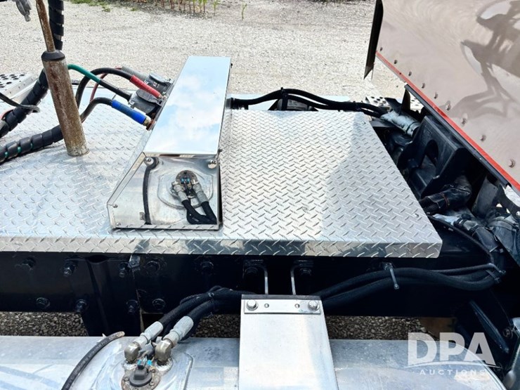 2014-kenworth-w900-image-52