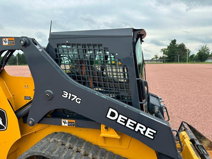 2020-deere-317g-image-27