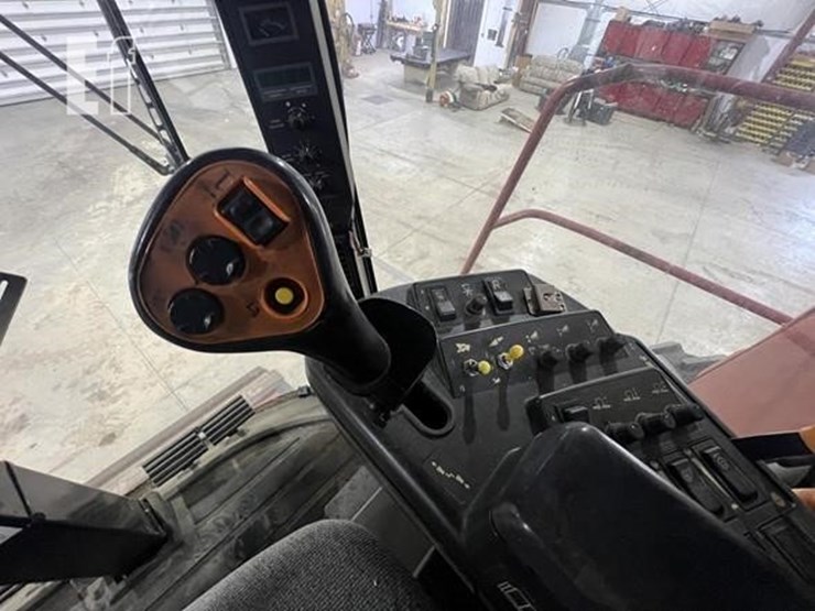 2005-case-ih-2388-image-40