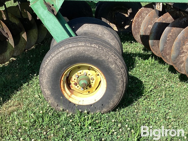 john-deere-235-image-13