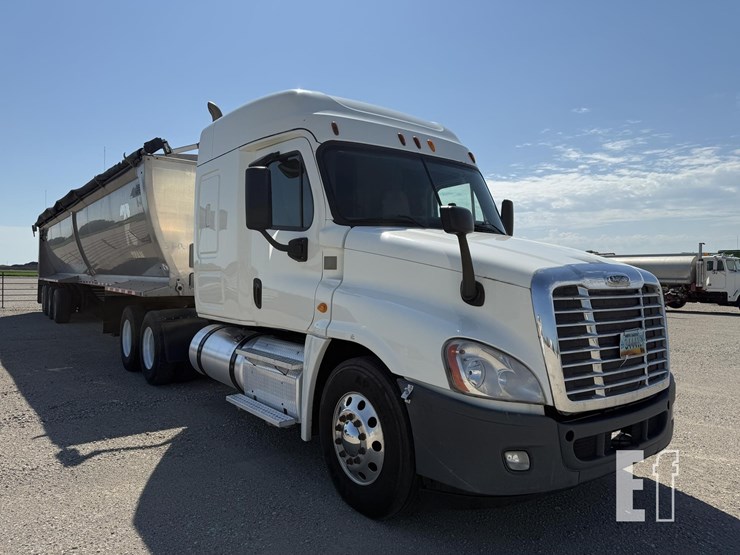 2014-freightliner-cascadia-125-image-1