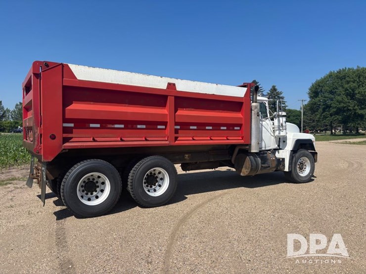 1995-mack-rd690s-image-8