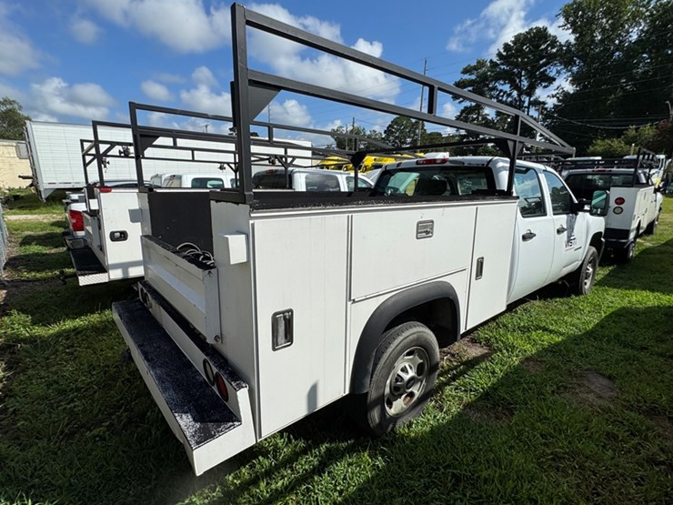 2011-chevrolet-silverado-2500-image-3