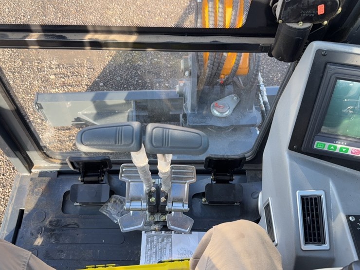 #2044-•-2025-future-ft40-mini-excavator-image-15