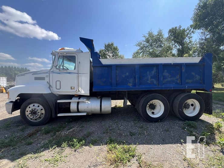 1990-mack-f600-image-8