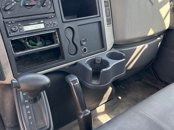 2009-international-durastar-4300-image-19