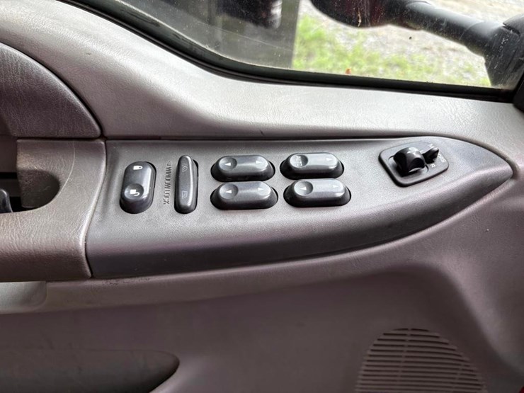 2002-ford-f350-image-24