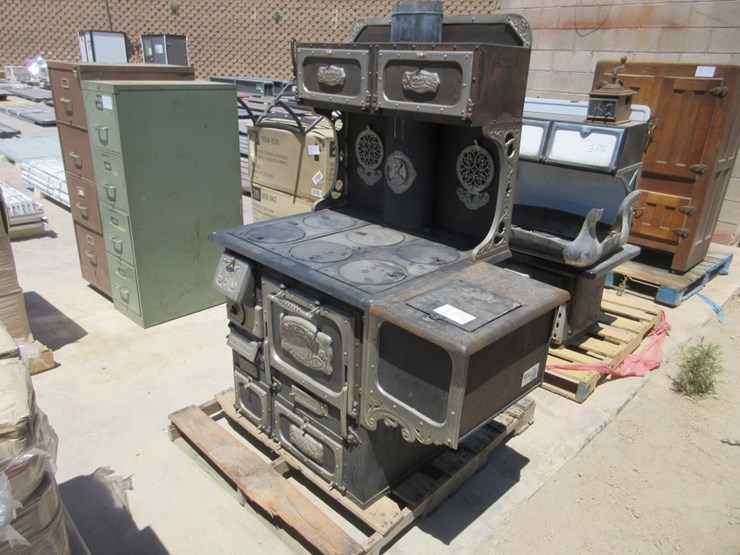 lot-of-monarch-coal/wood-6-burner-stove-image-1