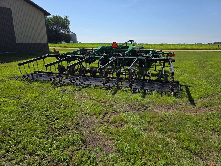 2016-john-deere-18-image-13
